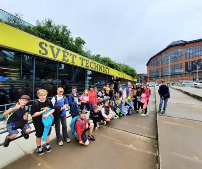 Výletníci z 2. a 5. třídy společně v Ostravě