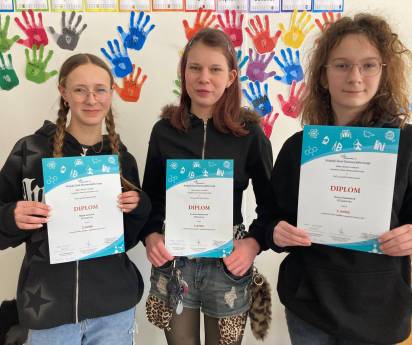 Úspěch našich angličtinářek: Z okresního kola vezeme zlato i stříbro